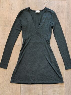 Wilfred Aritzia Dark Green Long Sleeve V-Neck Flare Dress